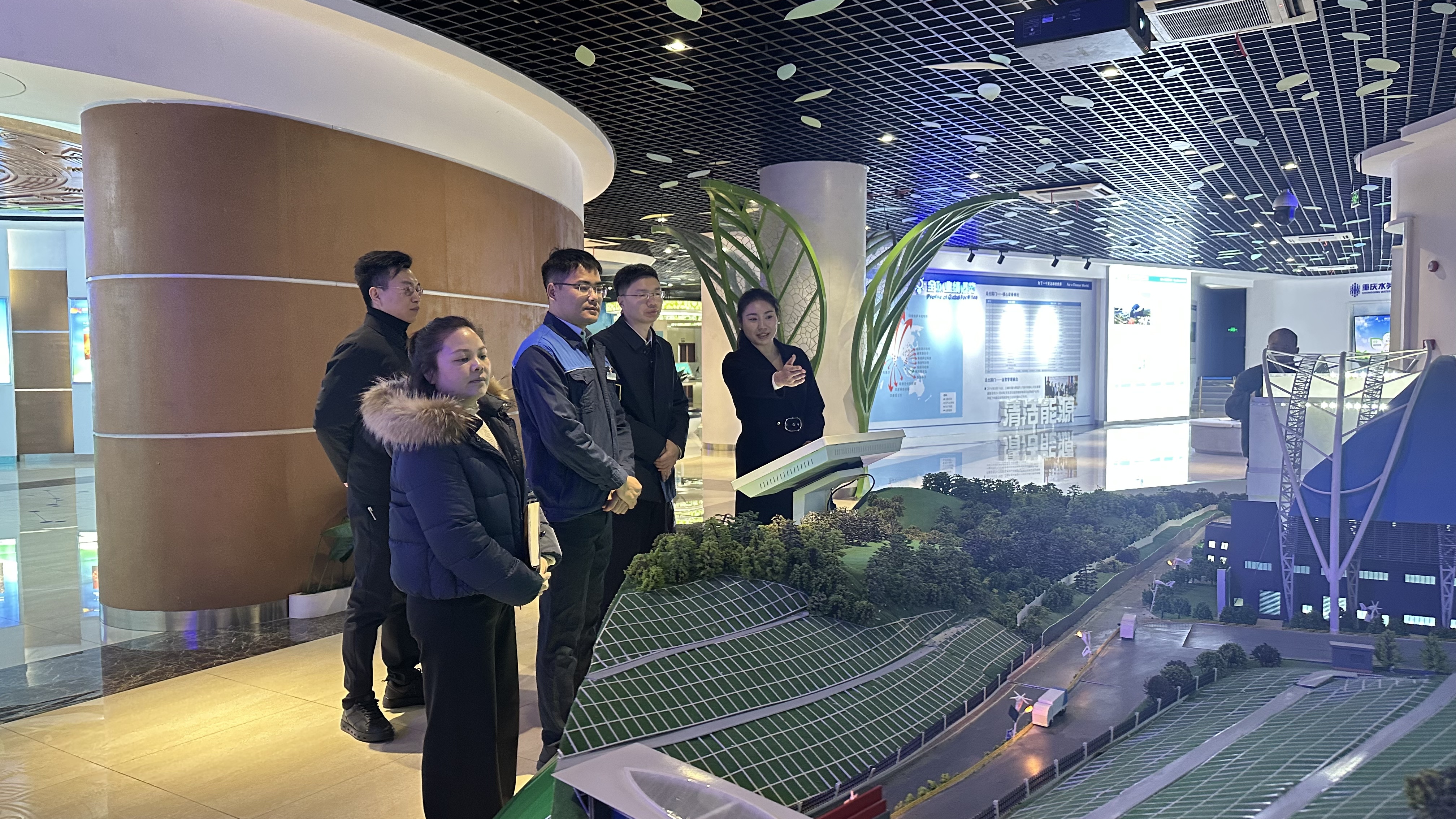 興寧區(qū)委副書記文瑞調(diào)研指導(dǎo)工作77.jpg 興寧區(qū)委副書記文瑞調(diào)研指導(dǎo)工作77.jpg